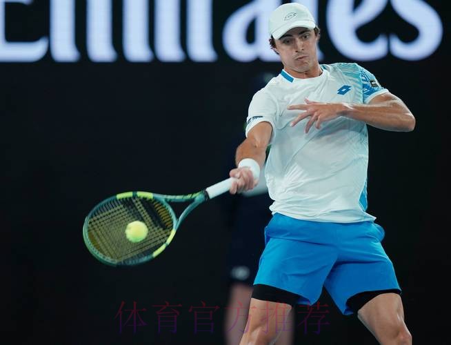 赢沃尔顿迎开门红 阿尔卡拉斯晋级澳网男单第二轮